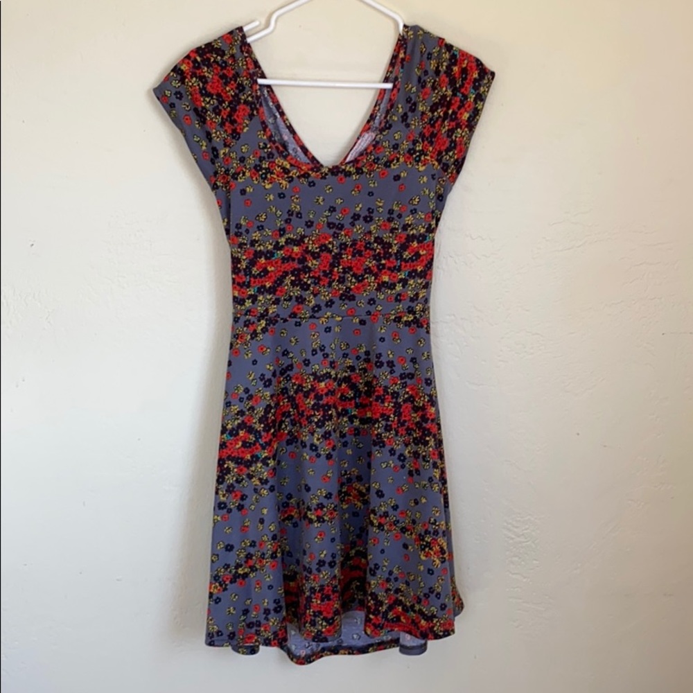 Short-sleeve floral dress